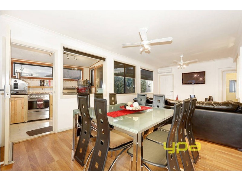 10 Peradon Way, Hillside VIC 3037