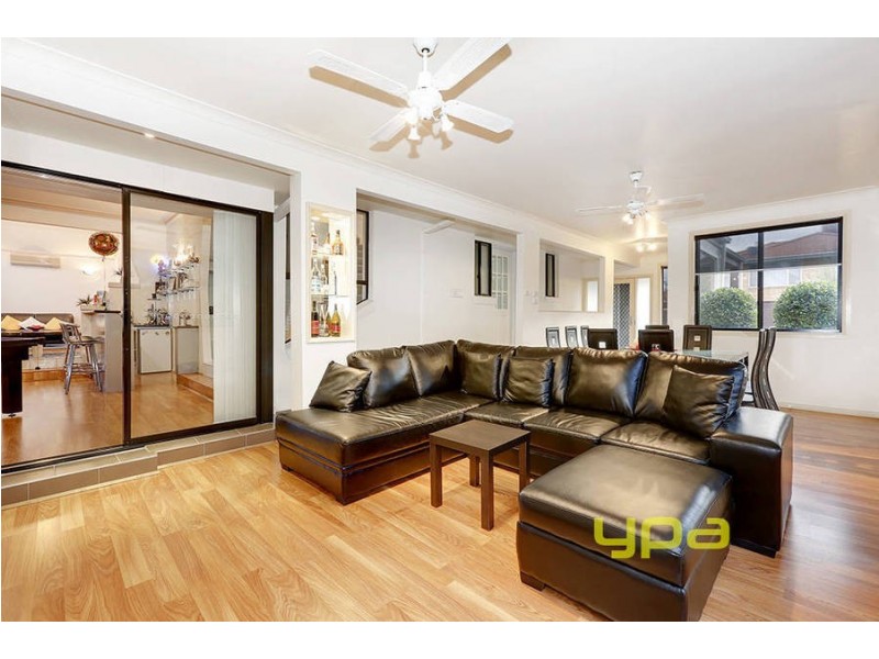 10 Peradon Way, Hillside VIC 3037