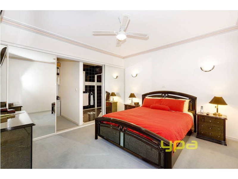 10 Peradon Way, Hillside VIC 3037