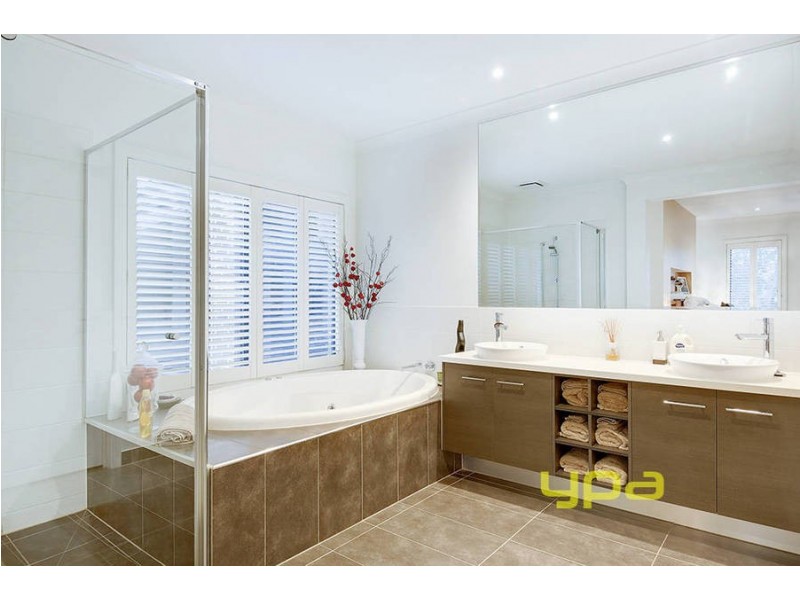 11 Warrens Brook Road, Hillside VIC 3037