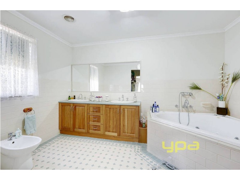 50 Taylors Hill Blvd, Taylors Hill VIC 3037
