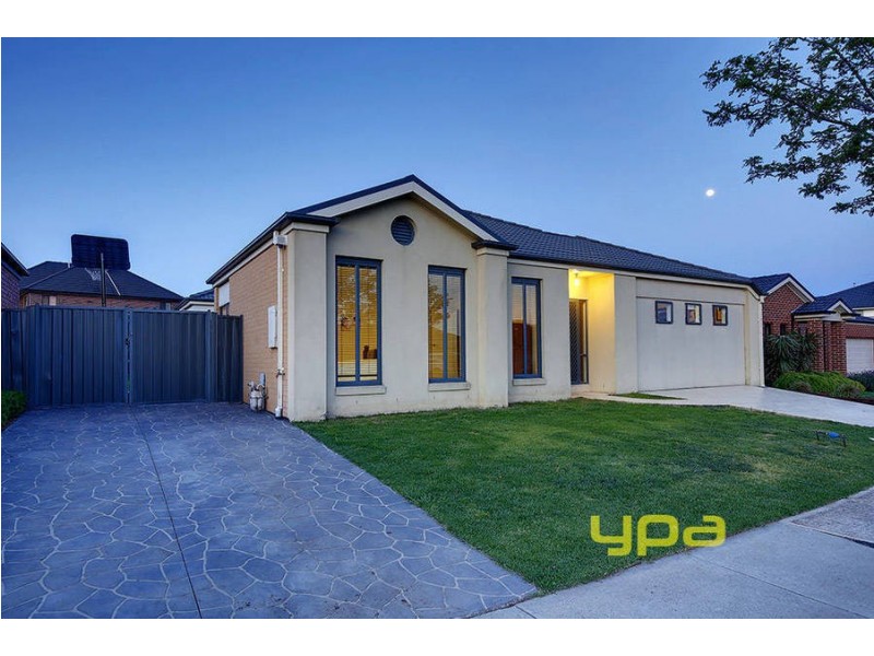 6 Mitchell Grove, Taylors Hill VIC 3037