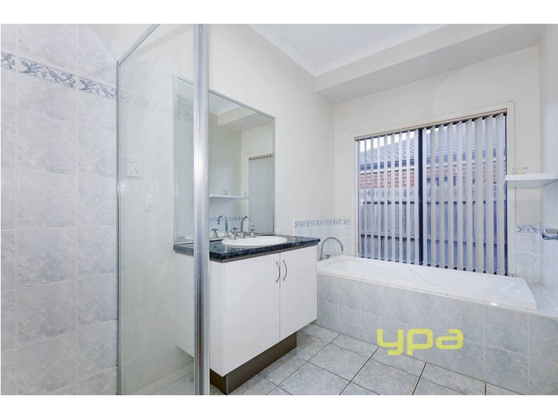 6 Mitchell Grove, Taylors Hill VIC 3037