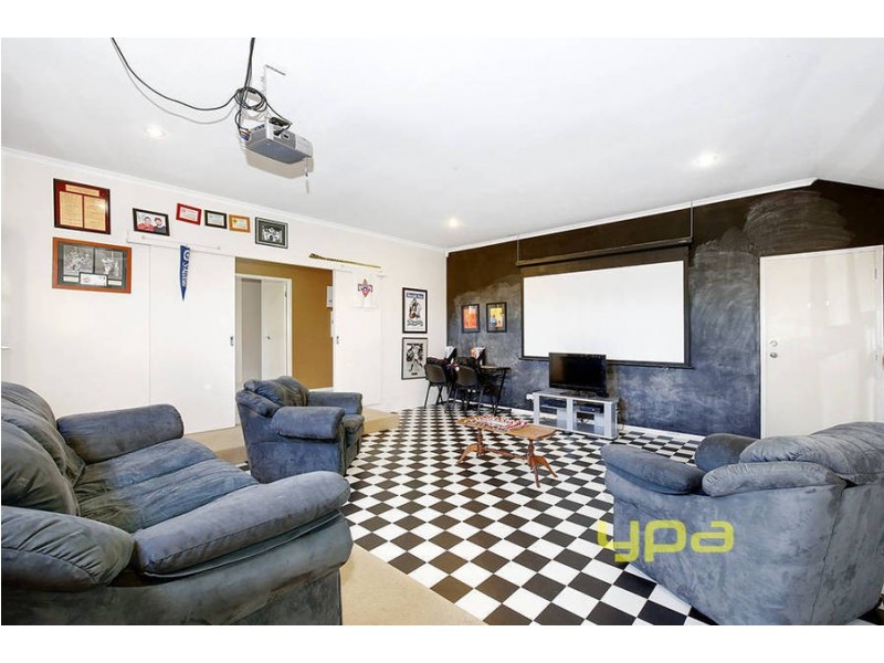 6 Mitchell Grove, Taylors Hill VIC 3037