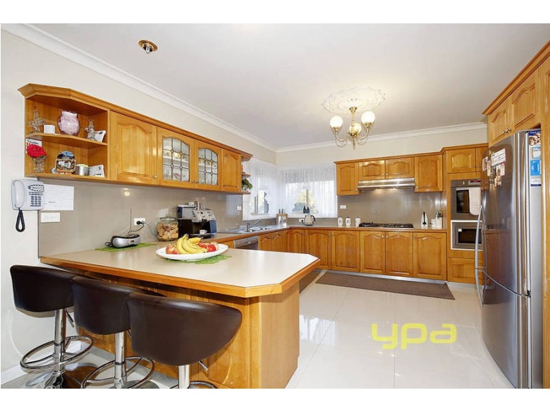 16 Mahon Court, Taylors Lakes VIC 3038