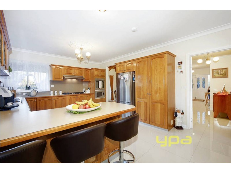 16 Mahon Court, Taylors Lakes VIC 3038