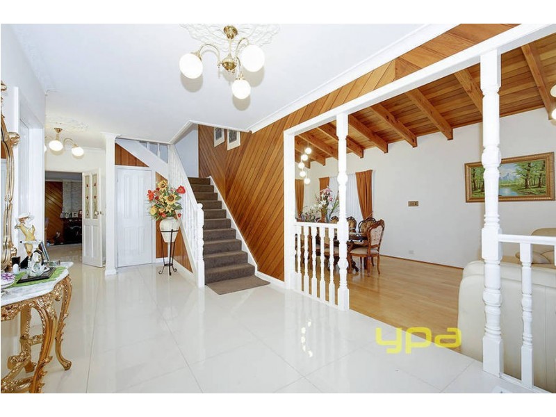 16 Mahon Court, Taylors Lakes VIC 3038