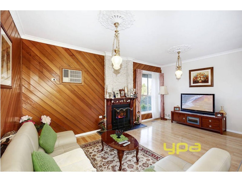 16 Mahon Court, Taylors Lakes VIC 3038