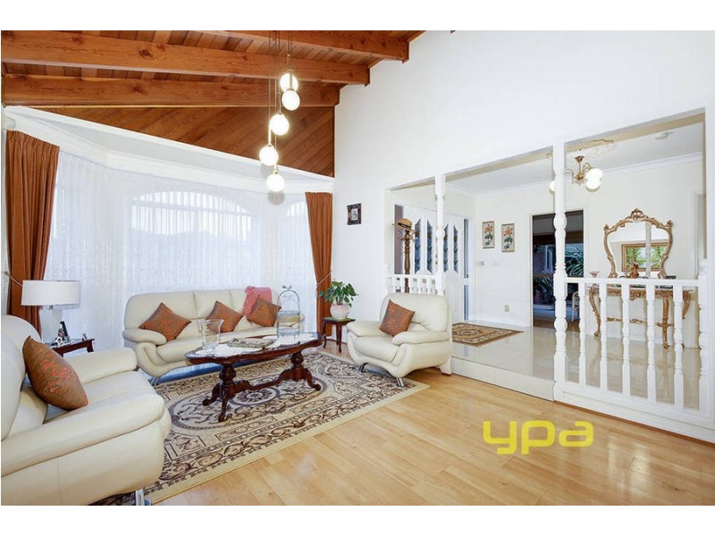 16 Mahon Court, Taylors Lakes VIC 3038