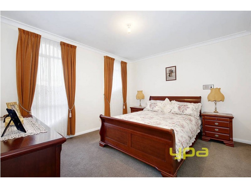 16 Mahon Court, Taylors Lakes VIC 3038