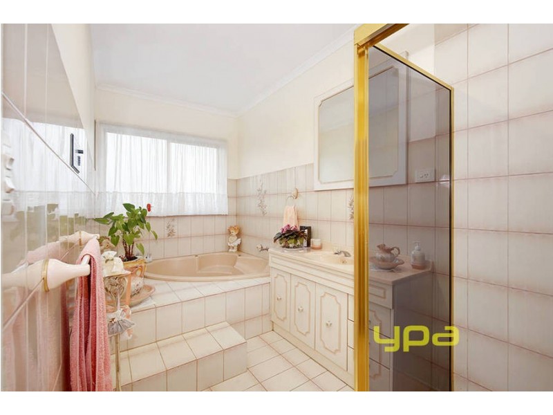 16 Mahon Court, Taylors Lakes VIC 3038