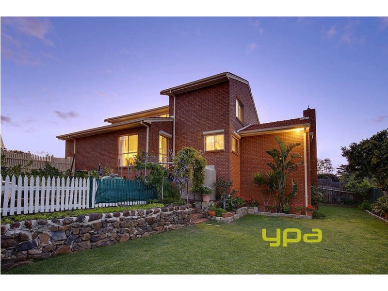 16 Mahon Court, Taylors Lakes VIC 3038