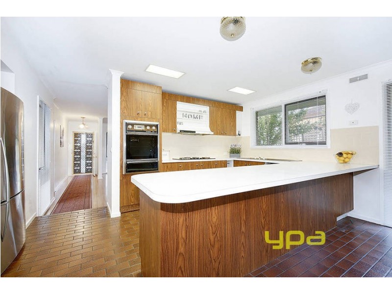 33 Pindari Avenue, Taylors Lakes VIC 3038
