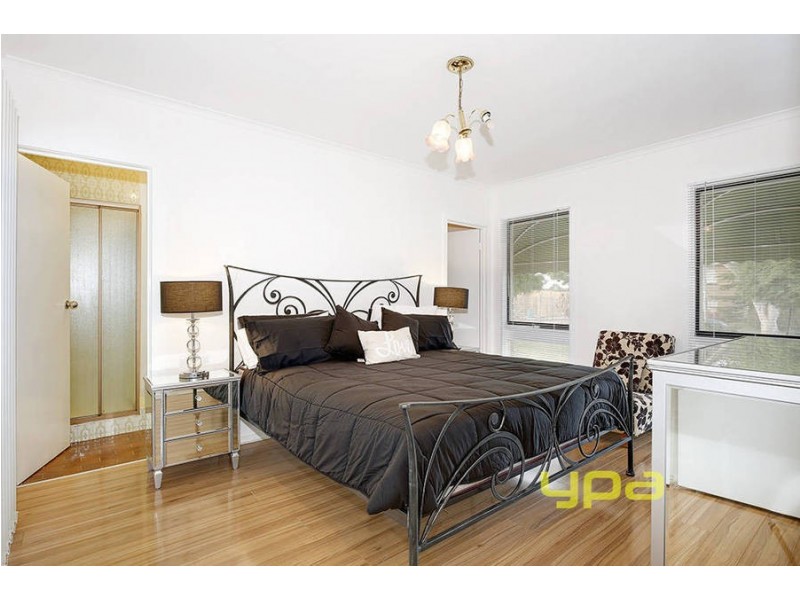 33 Pindari Avenue, Taylors Lakes VIC 3038