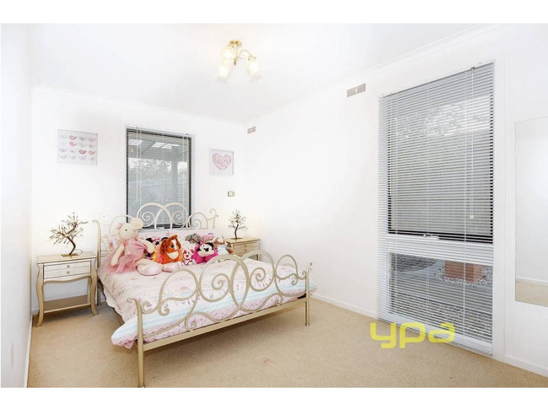 33 Pindari Avenue, Taylors Lakes VIC 3038