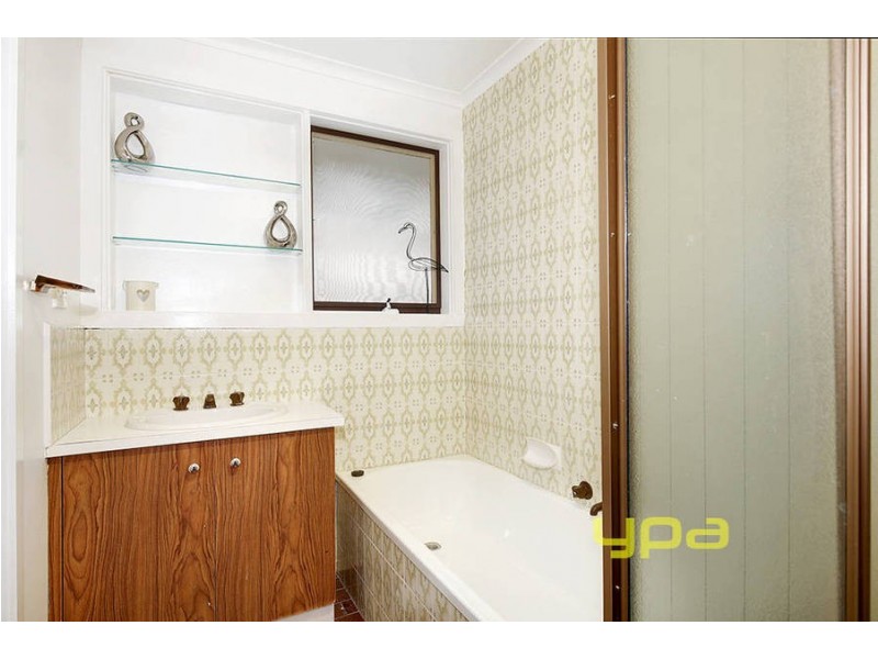 33 Pindari Avenue, Taylors Lakes VIC 3038