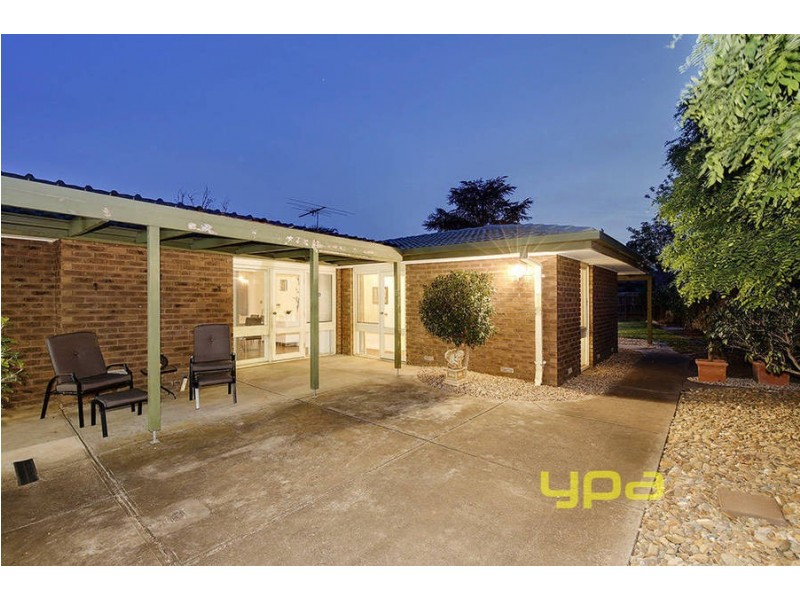 33 Pindari Avenue, Taylors Lakes VIC 3038