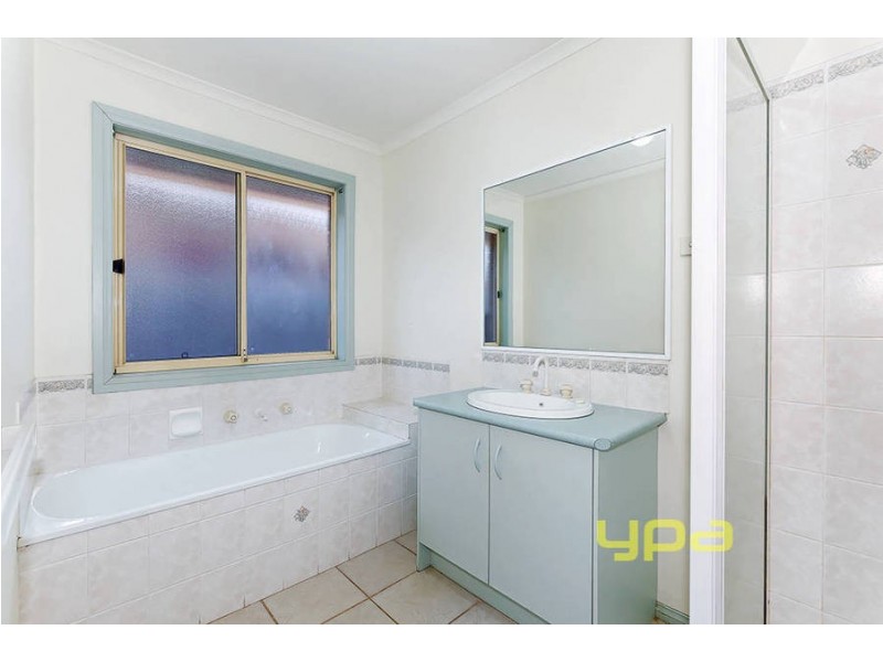 22 Kelland Avenue, Hillside VIC 3037