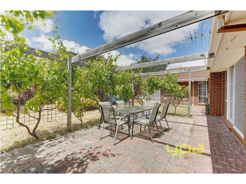 28 Prince Albert Crescent, Taylors Lakes VIC 3038