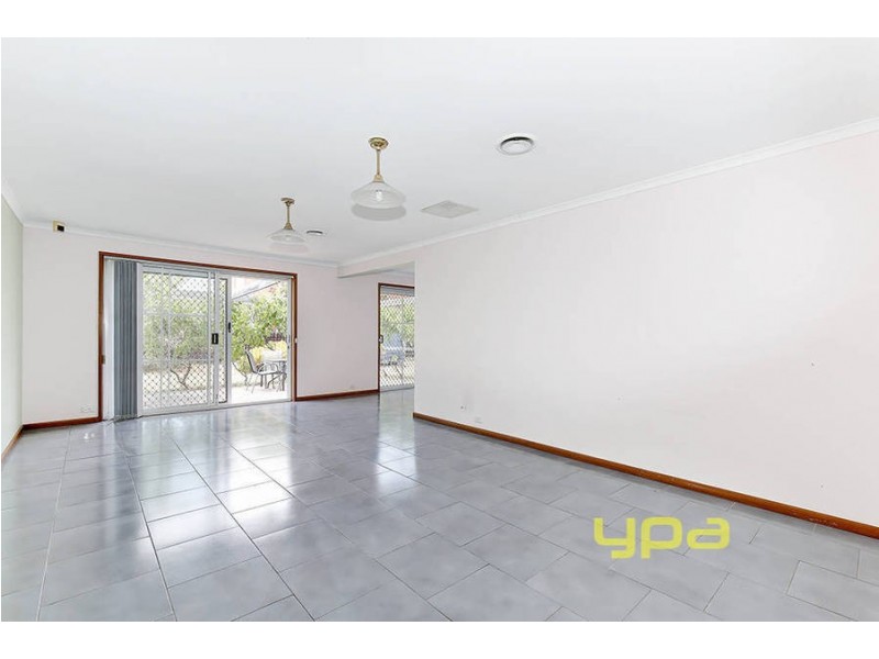 28 Prince Albert Crescent, Taylors Lakes VIC 3038