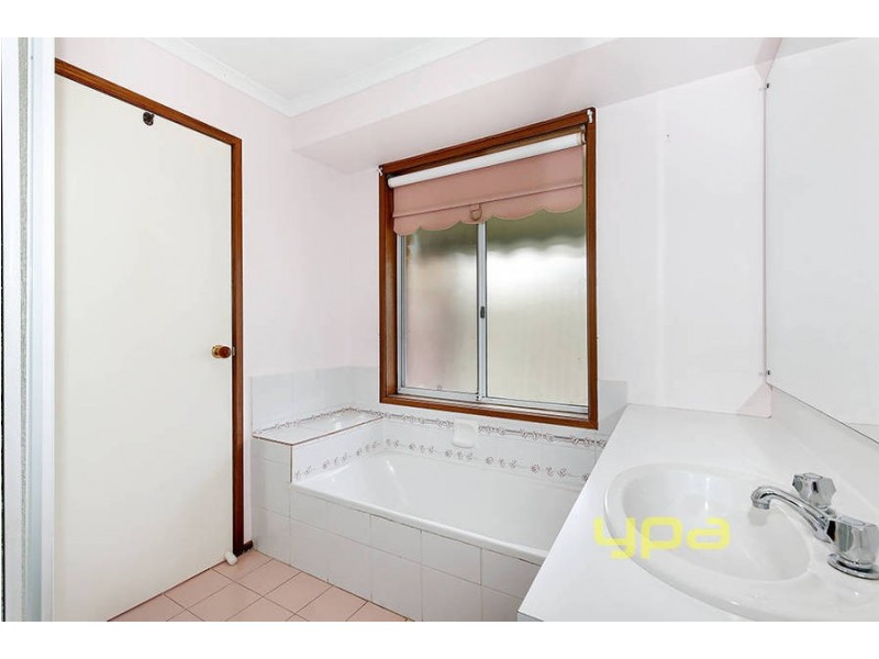 28 Prince Albert Crescent, Taylors Lakes VIC 3038