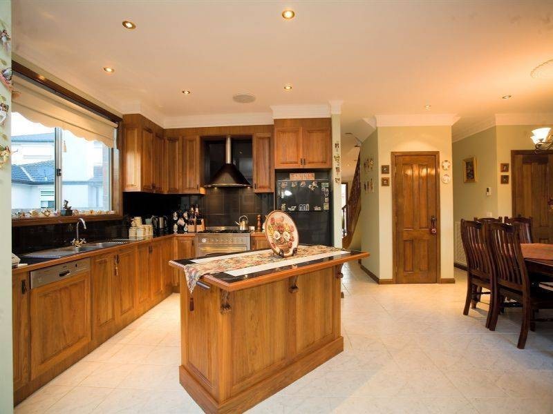 4 Collier Court, Taylors Lakes VIC 3038