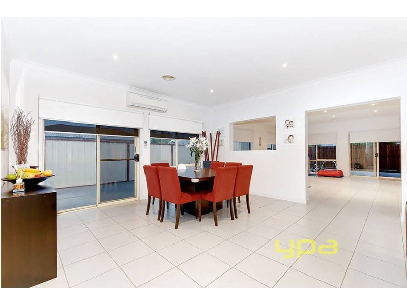 4 Grenadier Grove, Hillside VIC 3037