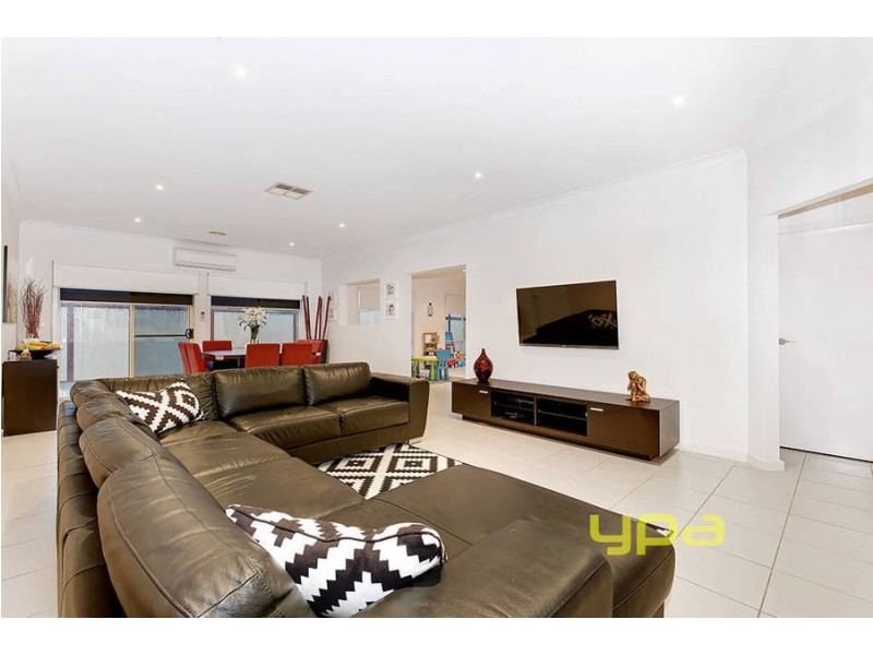 4 Grenadier Grove, Hillside VIC 3037