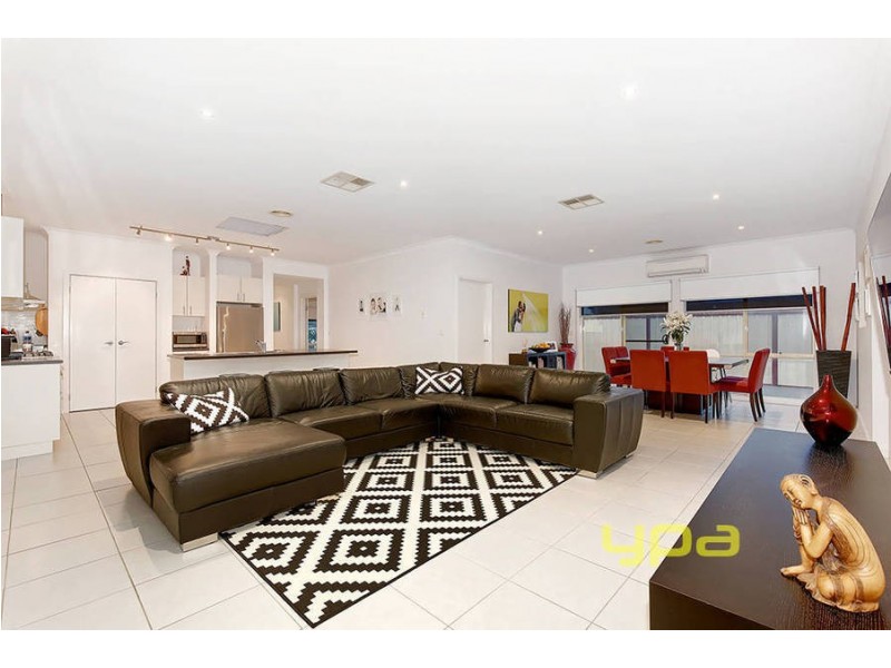 4 Grenadier Grove, Hillside VIC 3037