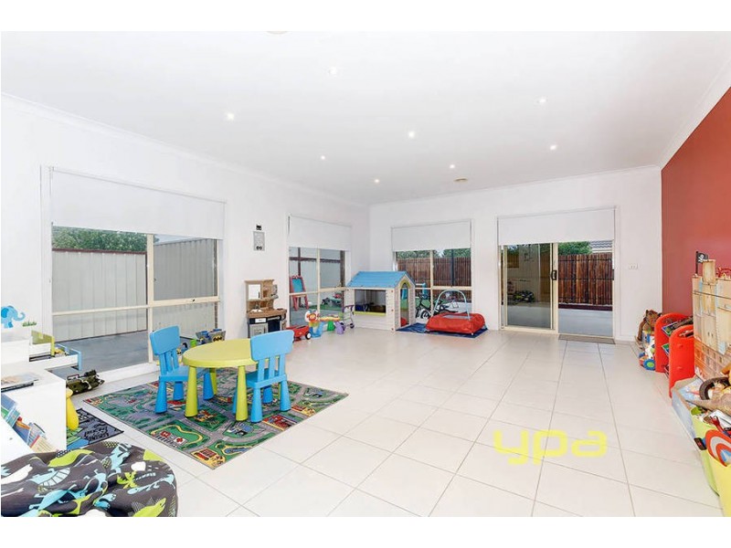 4 Grenadier Grove, Hillside VIC 3037