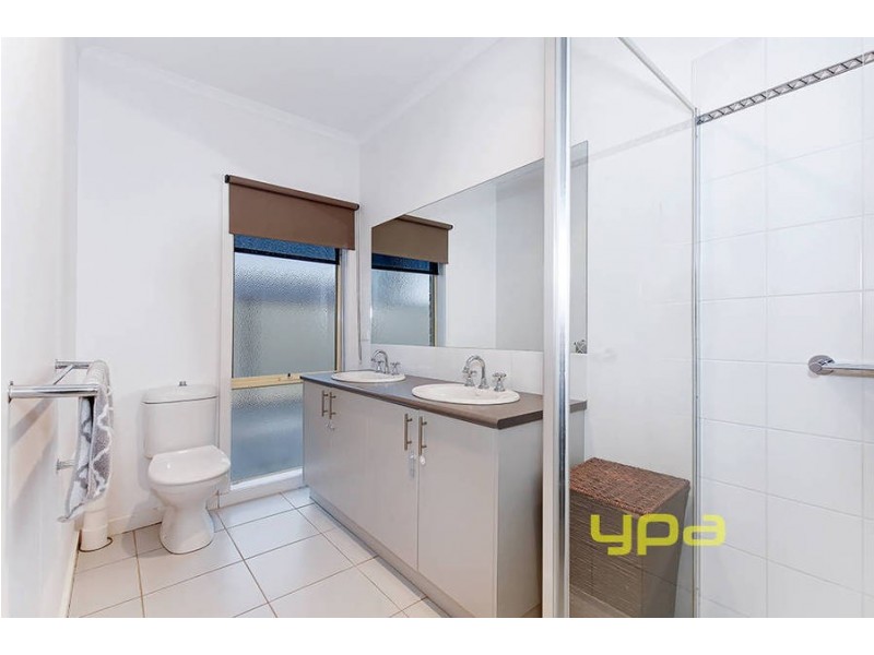 4 Grenadier Grove, Hillside VIC 3037