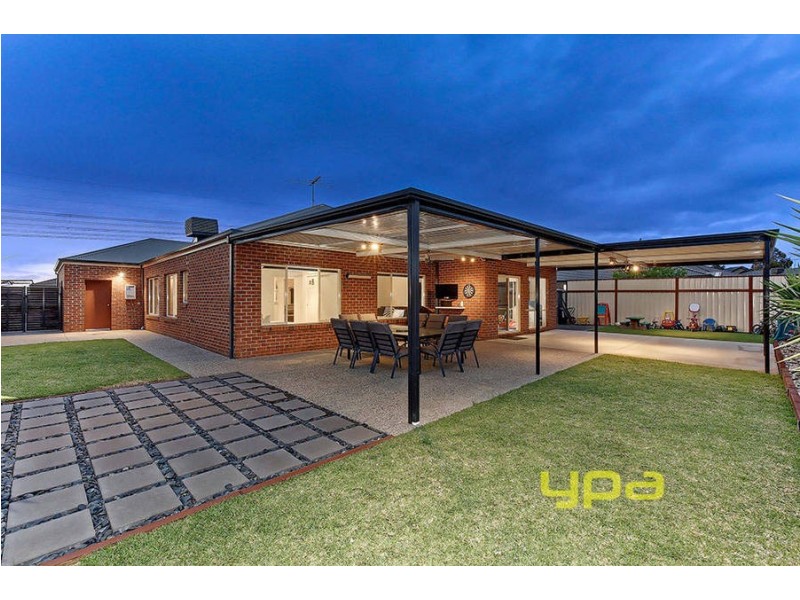 4 Grenadier Grove, Hillside VIC 3037