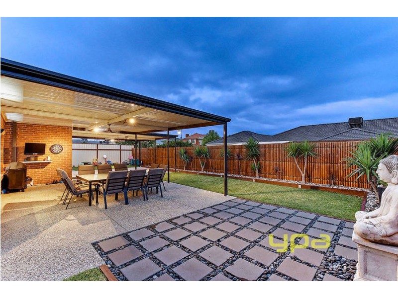 4 Grenadier Grove, Hillside VIC 3037