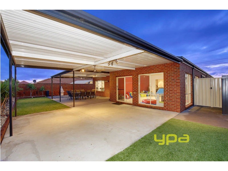 4 Grenadier Grove, Hillside VIC 3037