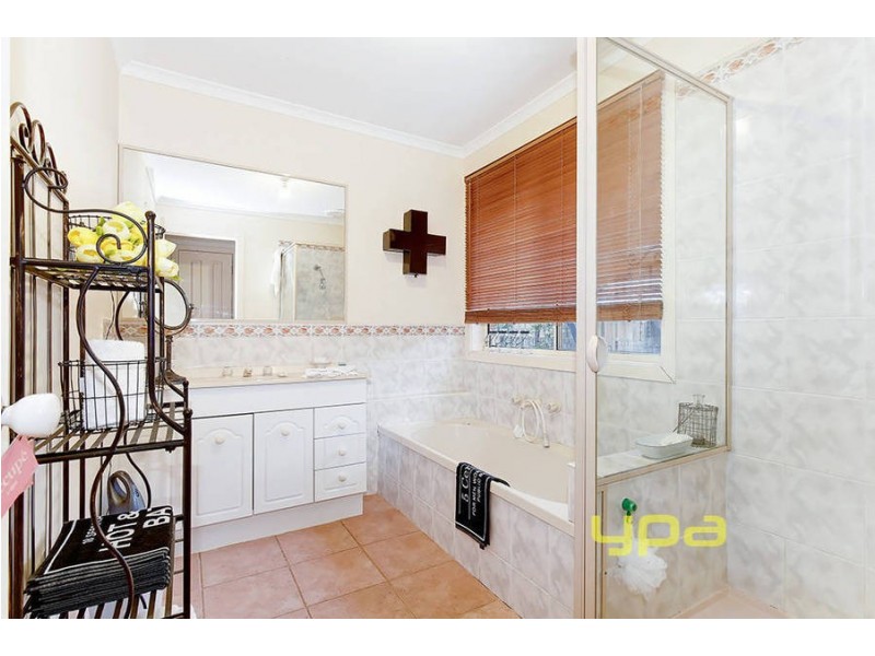 54 Boberrit Wynd, Sydenham VIC 3037