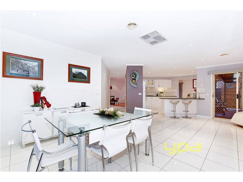 7 Champagne Way, Hillside VIC 3037