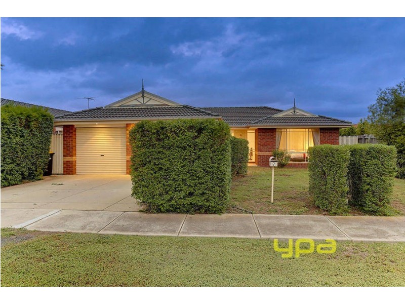 7 Champagne Way, Hillside VIC 3037