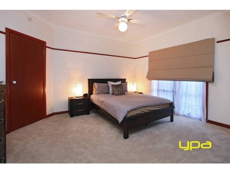 17 Honeyeater Crescent, Taylors Lakes VIC 3038