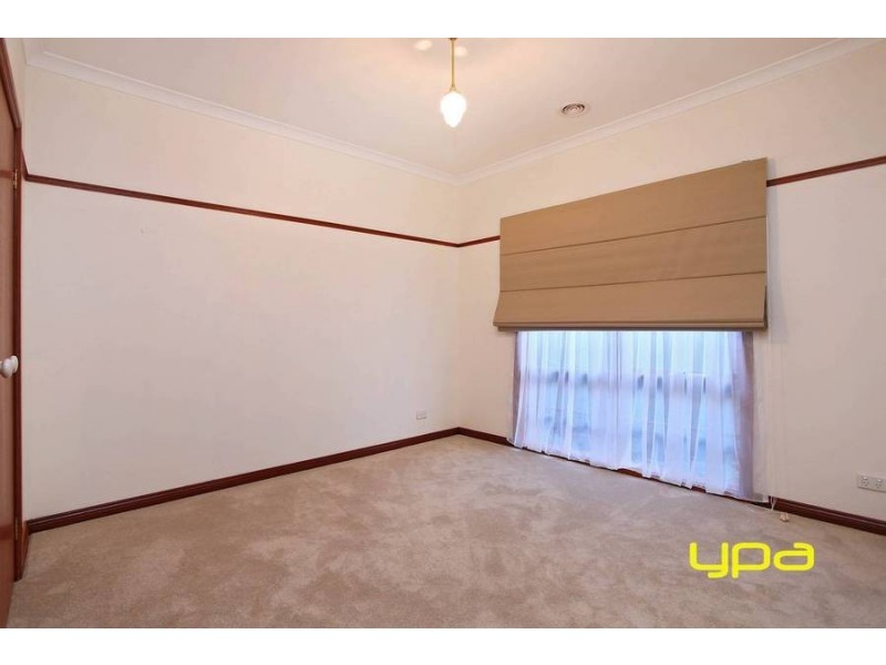 17 Honeyeater Crescent, Taylors Lakes VIC 3038