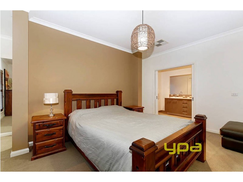 16 Bond Street, Taylors Hill VIC 3037