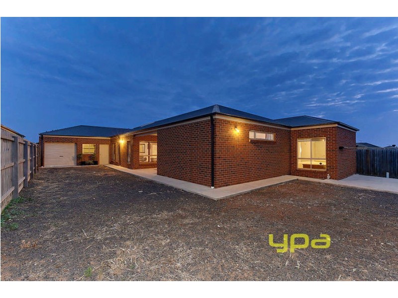 16 Bond Street, Taylors Hill VIC 3037