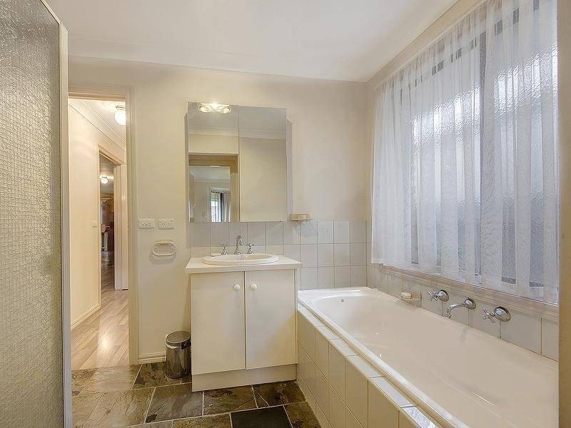 13 Themeda Court, Delahey VIC 3037