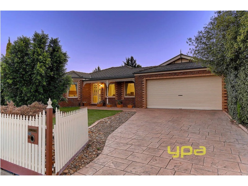11 Delbridge Drive, Sydenham VIC 3037