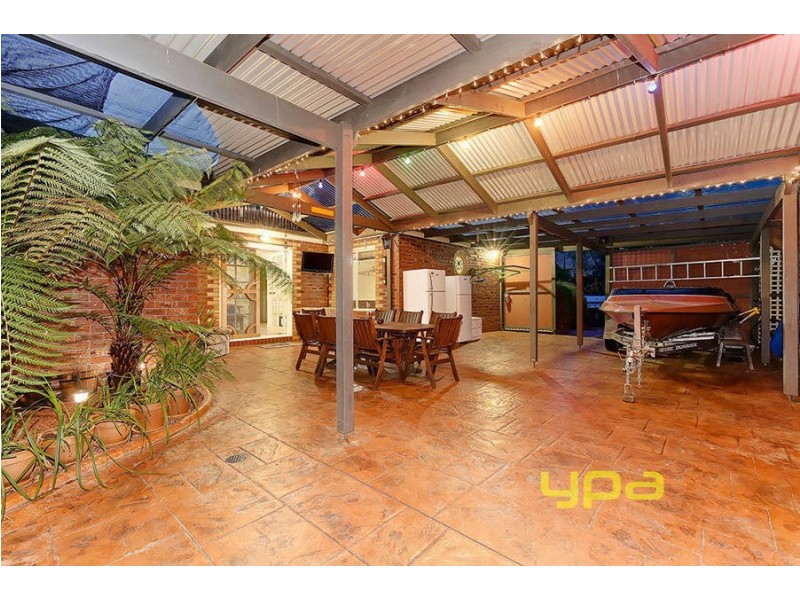 11 Delbridge Drive, Sydenham VIC 3037