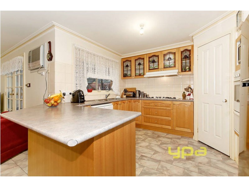 11 Delbridge Drive, Sydenham VIC 3037