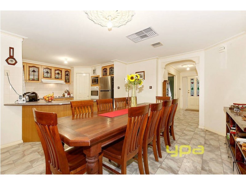 11 Delbridge Drive, Sydenham VIC 3037