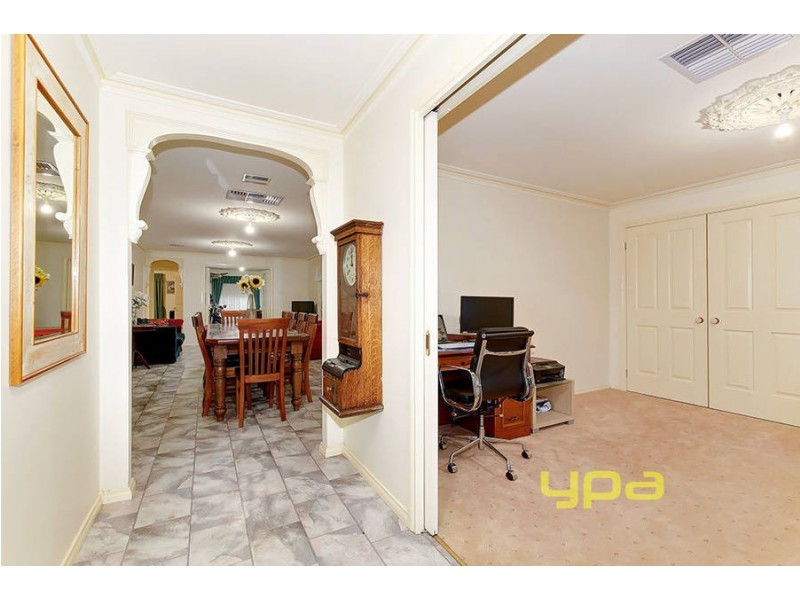 11 Delbridge Drive, Sydenham VIC 3037