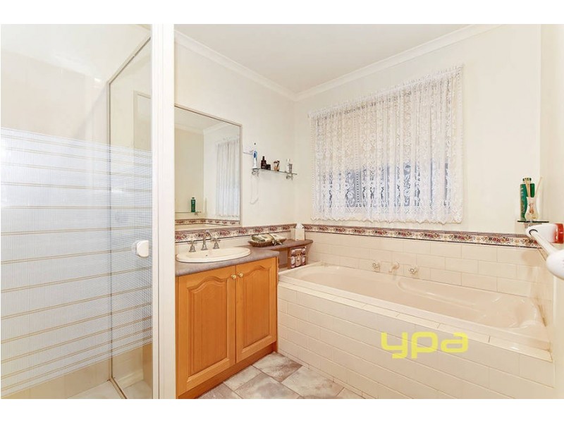 11 Delbridge Drive, Sydenham VIC 3037