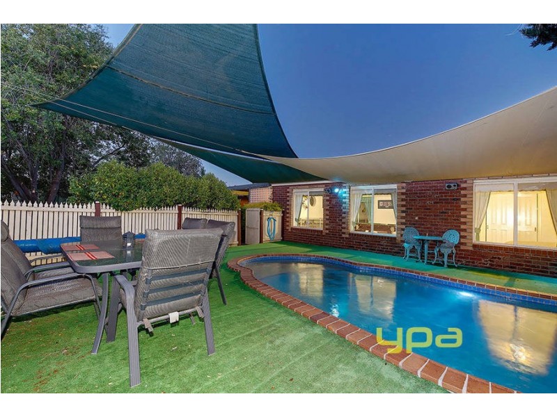 11 Delbridge Drive, Sydenham VIC 3037