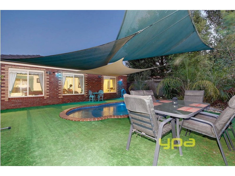 11 Delbridge Drive, Sydenham VIC 3037